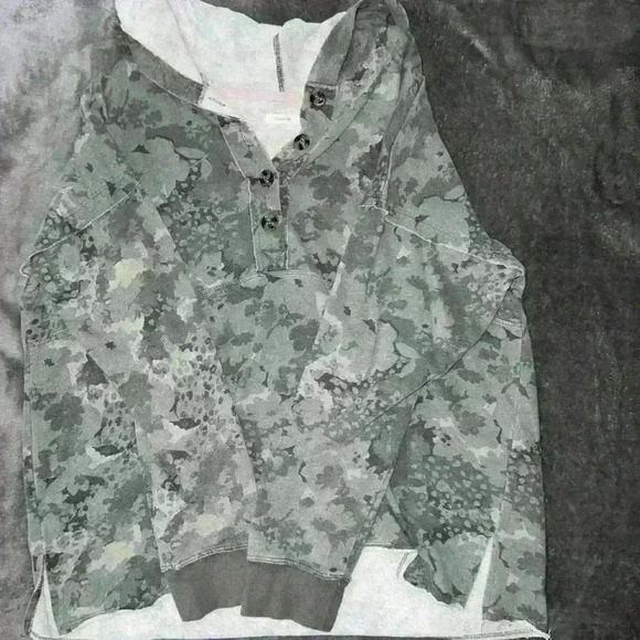 Maurices Tops - army pattern hoodie - light weight, buttons size medium